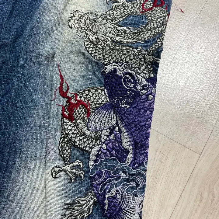 [BUNJANG] Karakuri Tamashii Dragon and Carp Embroidered Denim Pants / 카라쿠리 타마시 용, 잉어 자수 데님팬츠