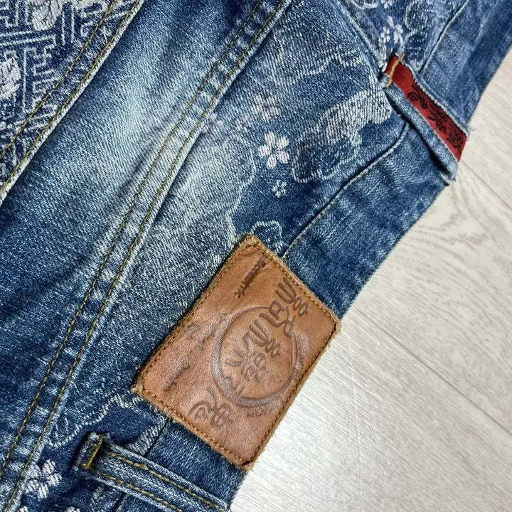 [BUNJANG] Karakuri Tamashii Dragon and Carp Embroidered Denim Pants / 카라쿠리 타마시 용, 잉어 자수 데님팬츠