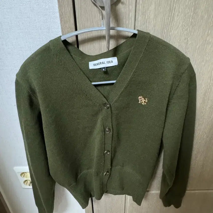 [SOLD OUT] (새상품) 제너럴아이디어 에센셜 가디건 카키 스몰