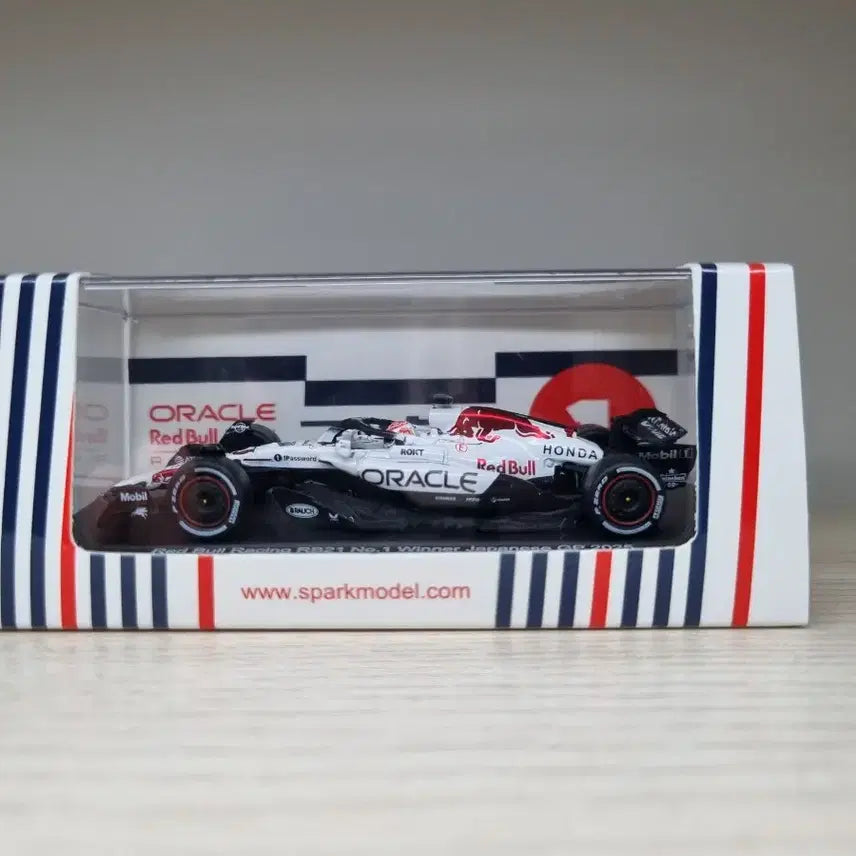 [BUNJANG] Spark Red Bull Max Verstappen Japan Grand Prix 1/64 Model Car / 스파크 레드불 일본 그랑프리 막스 베르스타펜 1/64 모델카 판매합니다.