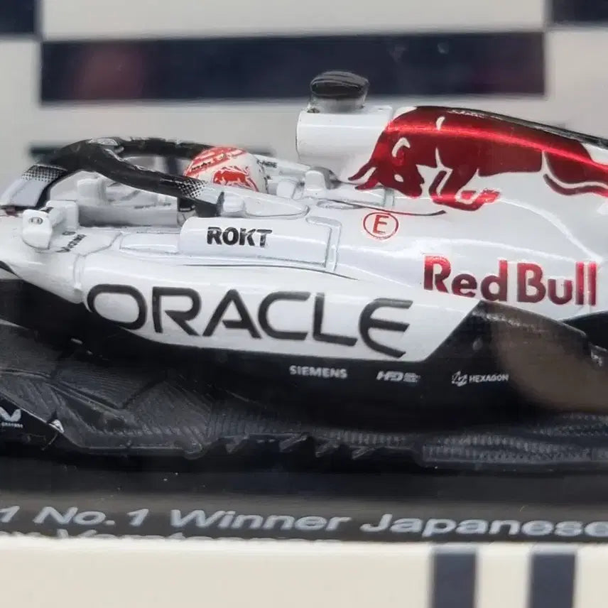 [BUNJANG] Spark Red Bull Max Verstappen Japan Grand Prix 1/64 Model Car / 스파크 레드불 일본 그랑프리 막스 베르스타펜 1/64 모델카 판매합니다.