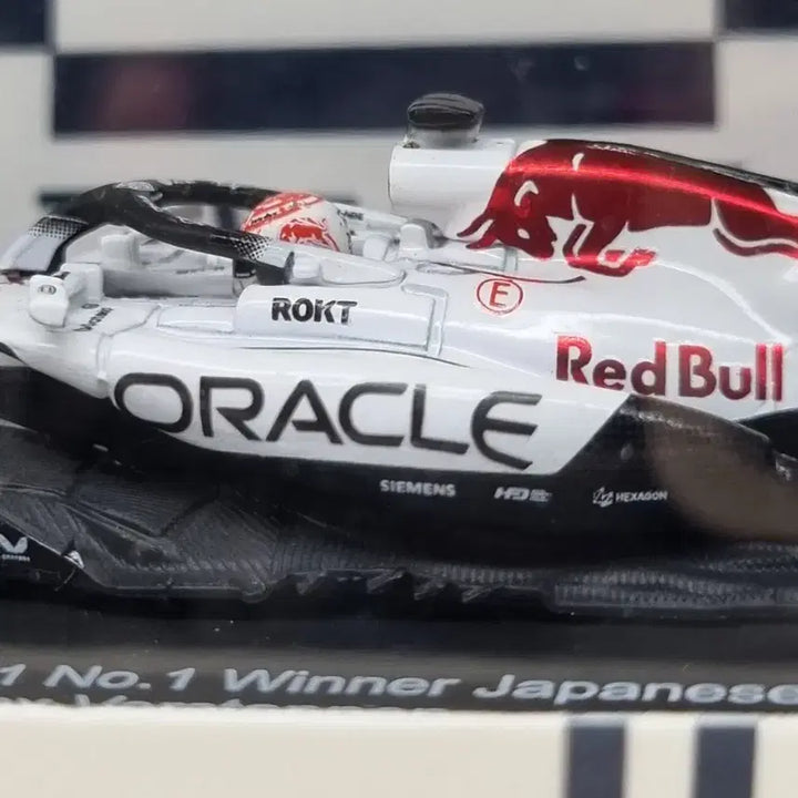 [BUNJANG] Spark Red Bull Max Verstappen Japan Grand Prix 1/64 Model Car / 스파크 레드불 일본 그랑프리 막스 베르스타펜 1/64 모델카 판매합니다.