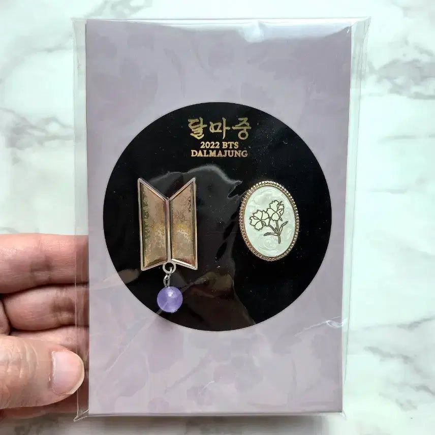 [BUNJANG] BTS DALMAJUNG Logo Badge Set / *BTS 달마중 뱃지 세트 bts  logo badge set