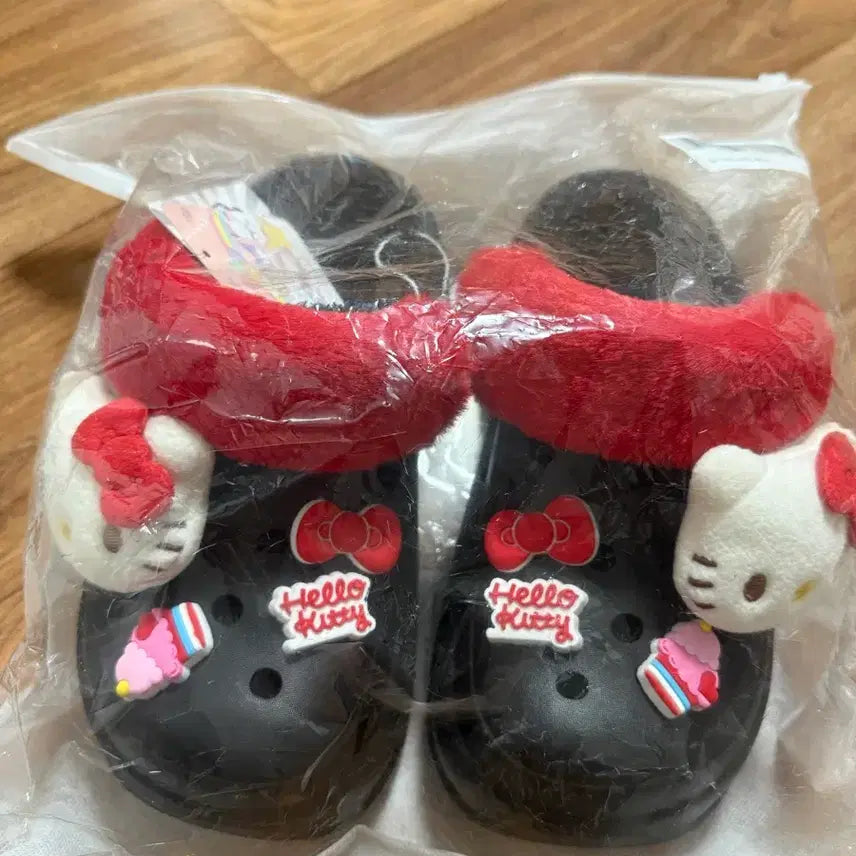 [BUNJANG] Kitty Crocs Shoes / 키티크록스 새상품
