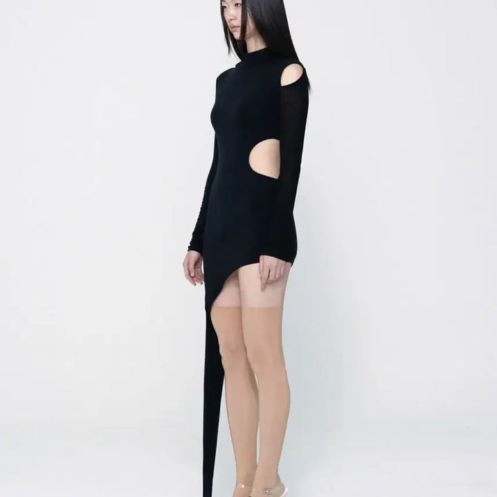[SOLD OUT] bonnae turtleneck cut out dress