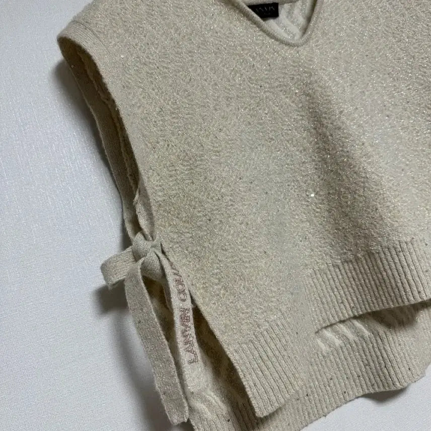 [SOLD OUT] 랑방22 비딩 크롭 니트 베스트