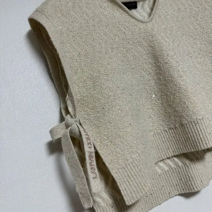 [SOLD OUT] 랑방22 비딩 크롭 니트 베스트