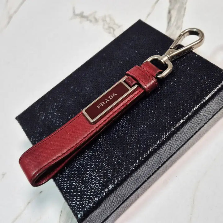 [BUNJANG] Prada Saffiano Leather Keyring Key Holder / (정품) 프라다 사피아노 가죽 키링 키홀더