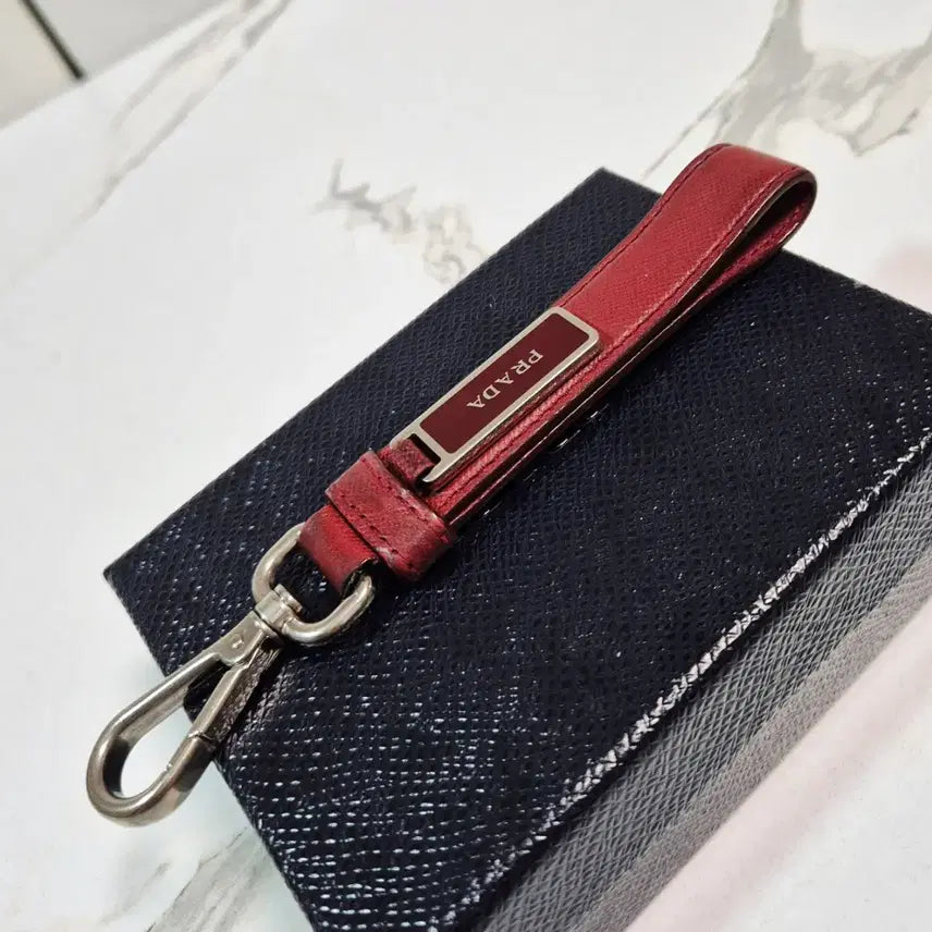[BUNJANG] Prada Saffiano Leather Keyring Key Holder / (정품) 프라다 사피아노 가죽 키링 키홀더