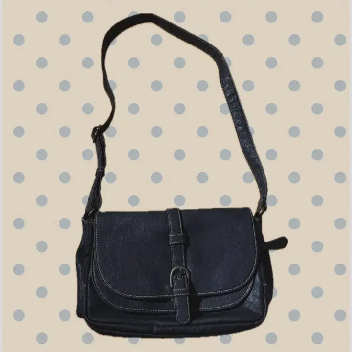 [BUNJANG] Vintage Black Leather Crossbody Bag / 빈티지 모리걸 블랙 가죽 크로스백