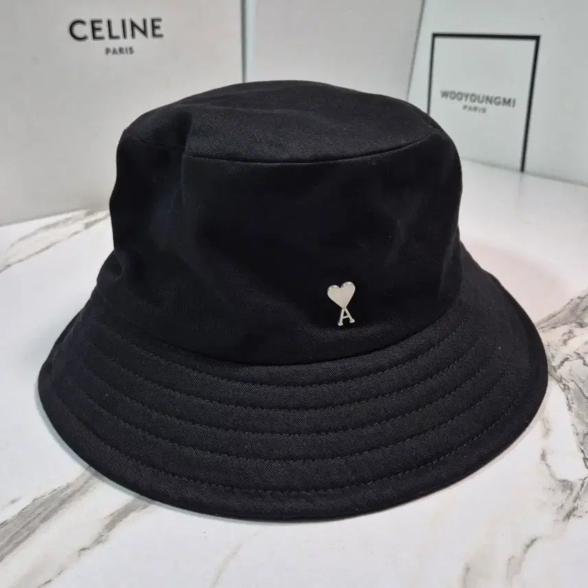 [BUNJANG] AMI Small Heart Logo Stud Bucket Hat / (정품) 아미 스몰 하트 로고 스터드 버킷햇 모자 58