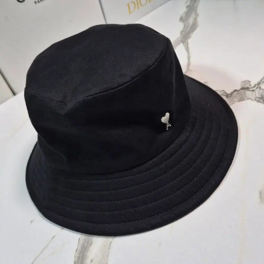 [BUNJANG] AMI Small Heart Logo Stud Bucket Hat / (정품) 아미 스몰 하트 로고 스터드 버킷햇 모자 58
