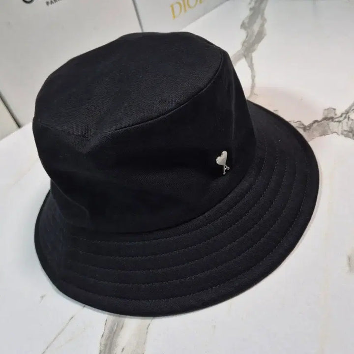 [BUNJANG] AMI Small Heart Logo Stud Bucket Hat / (정품) 아미 스몰 하트 로고 스터드 버킷햇 모자 58