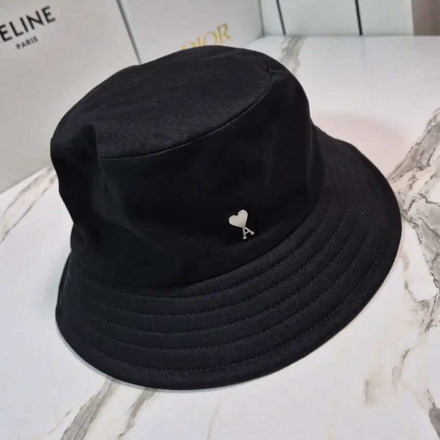 [BUNJANG] AMI Small Heart Logo Stud Bucket Hat / (정품) 아미 스몰 하트 로고 스터드 버킷햇 모자 58