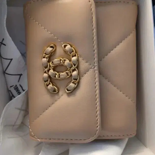 [BUNJANG] Beige Lambskin Quilted Tri-Fold Card Wallet / 베이지 램스킨 퀼팅 3단 카드지갑