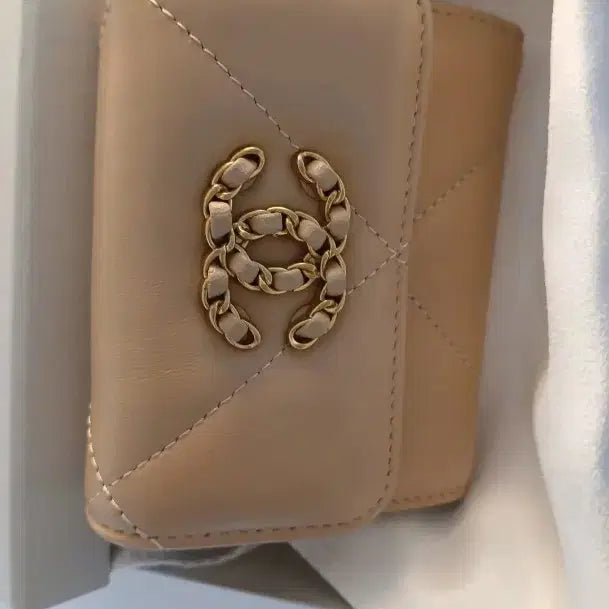 [BUNJANG] Beige Lambskin Quilted Tri-Fold Card Wallet / 베이지 램스킨 퀼팅 3단 카드지갑