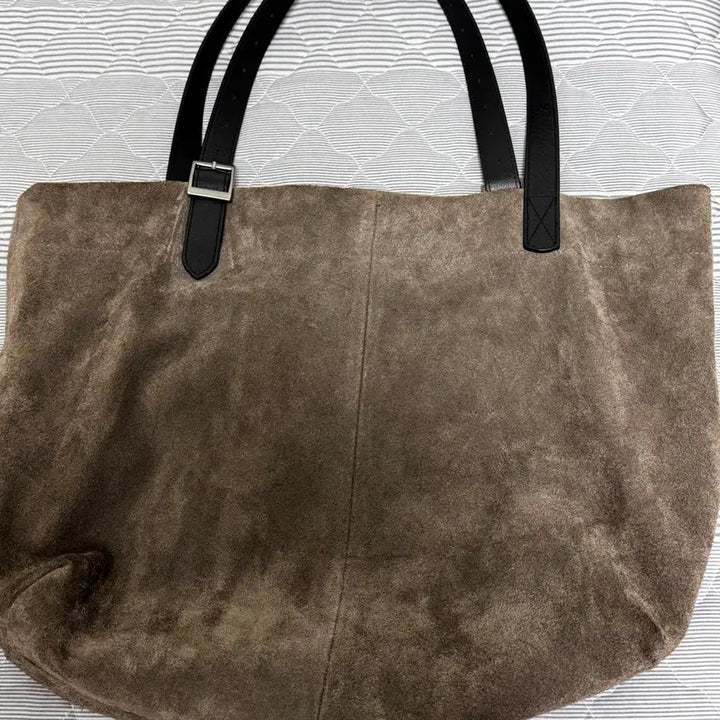 [SOLD OUT] 해칭룸 스웨이드 토트백 그레이