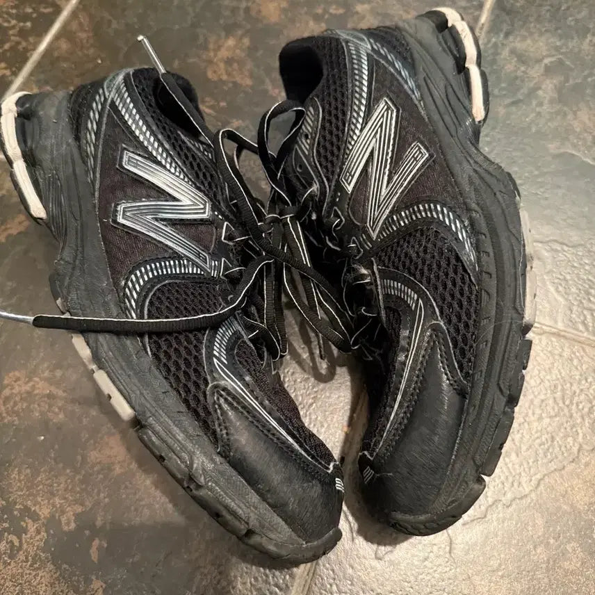[BUNJANG] New Balance 860 v2 Black Sneakers / 뉴발란스 860 v2 블랙
