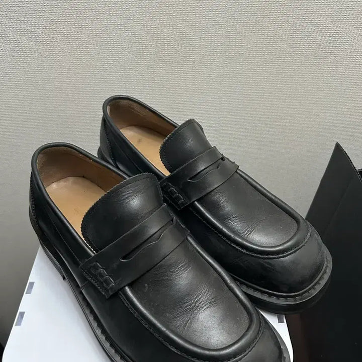 [SOLD OUT] 로스트가든 페니로퍼