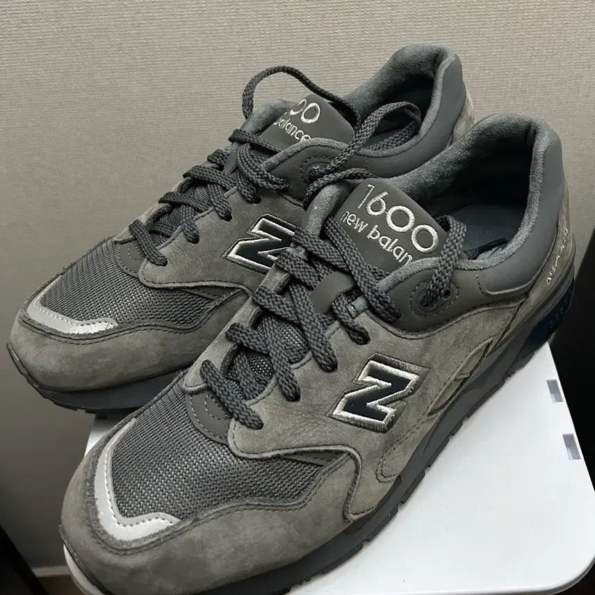 [SOLD OUT] 뉴발란스 CM1600 다크그레이