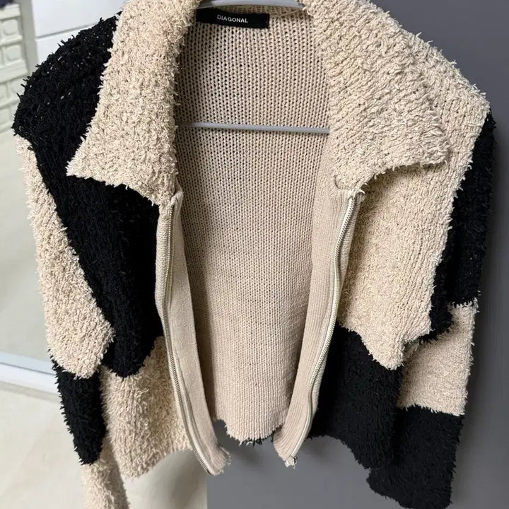 [BUNJANG] Diagonal Color Block Knit Zip-up Cardigan / 다이애그널 컬러 블록 니트 집업 가디건