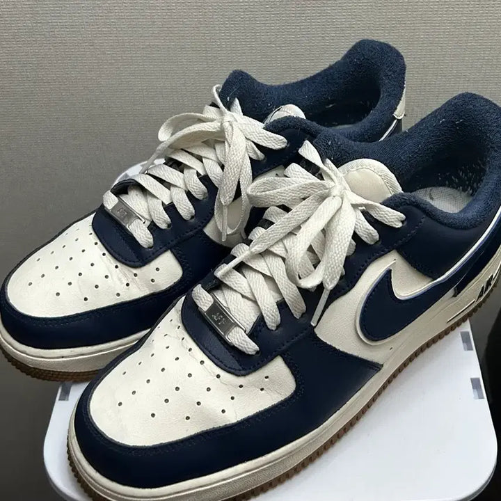 [SOLD OUT] 나이키 에어포스1 LV8 미드나잇 네이비