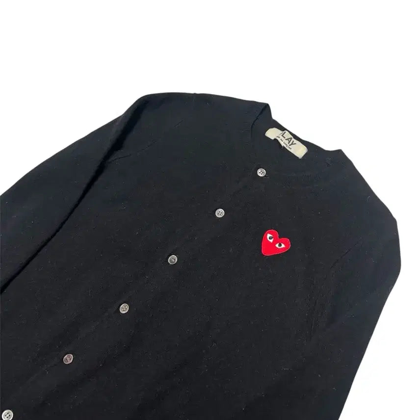 [SOLD OUT] [정품] 꼼데가르송 플레이 레드와펜 라운드넥 블랙 가디건 L