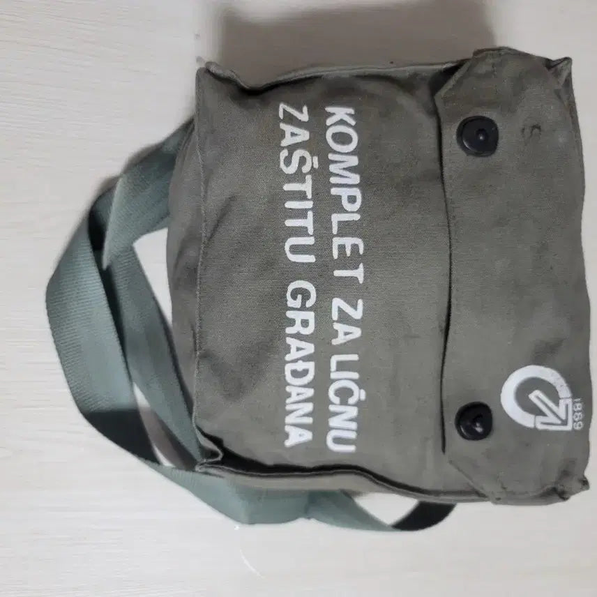 [BUNJANG] Yugoslavian M-1 Gas Mask (Size S) / 유고슬라비아 M-1 방독면