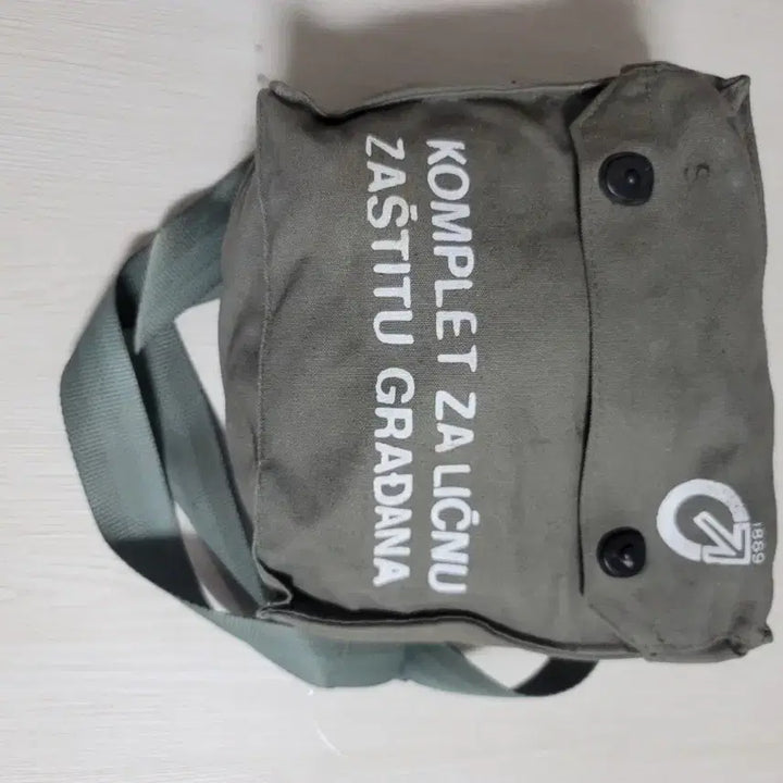 [BUNJANG] Yugoslavian M-1 Gas Mask (Size S) / 유고슬라비아 M-1 방독면