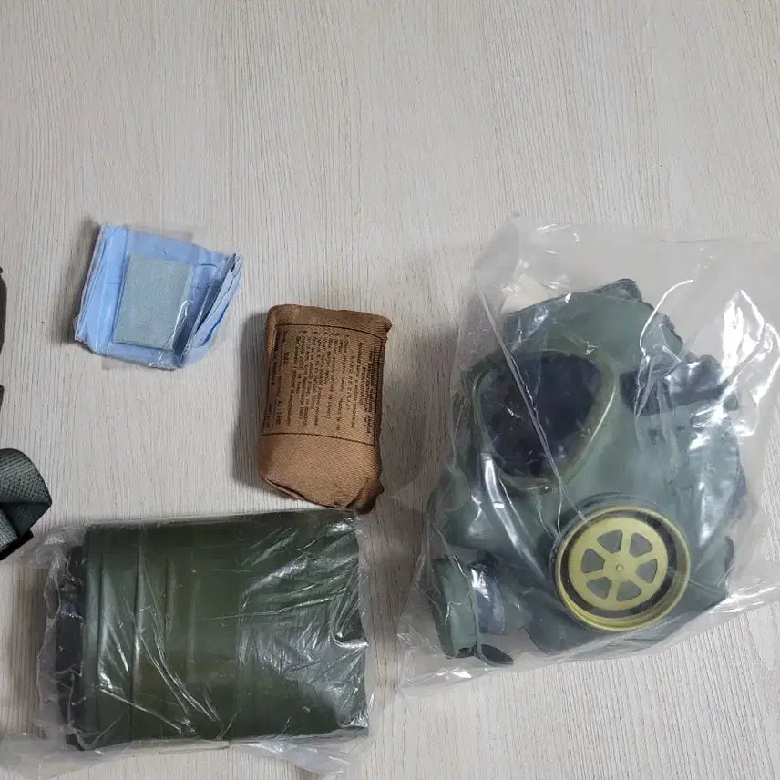 [BUNJANG] Yugoslavian M-1 Gas Mask (Size S) / 유고슬라비아 M-1 방독면