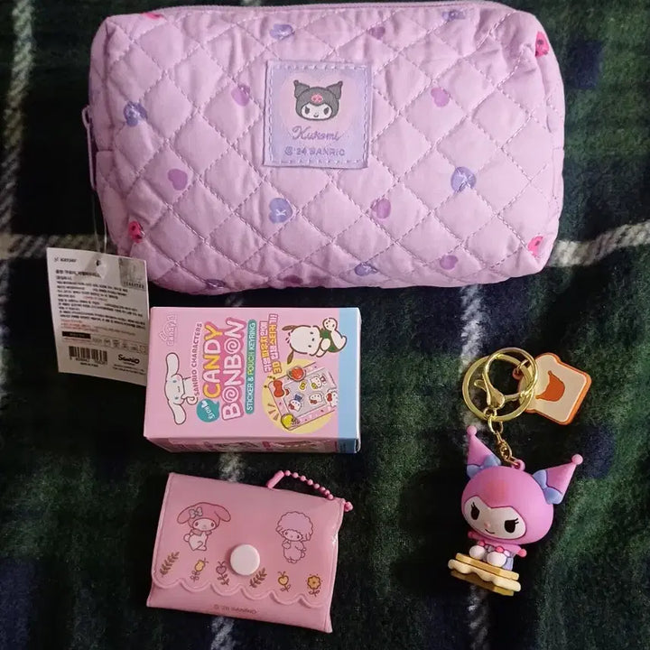 [BUNJANG] 새상품/일괄) 산리오 굿즈 3개 (키링, 파우치, 스티커파우치) / 새상품/일괄) 산리오 굿즈 3개 (키링, 파우치, 스티커파우치)