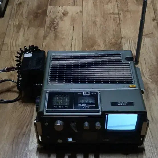 [BUNJANG] JVC 3050 Portable TV Radio / JVC 3050 TV 라디오