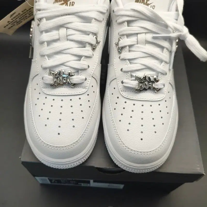 [BUNJANG] White Sneakers / 흰색 스니커즈