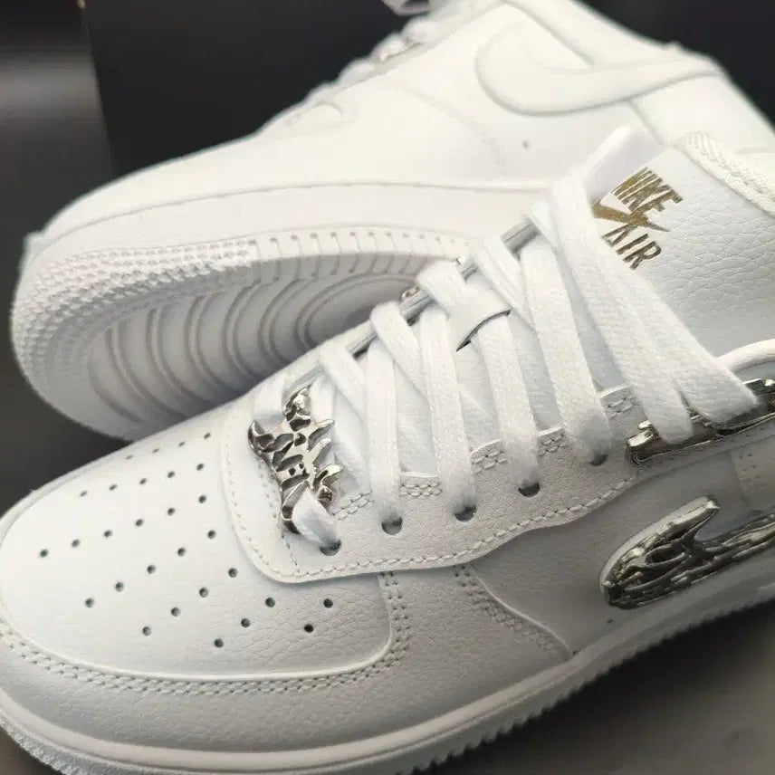 [BUNJANG] White Sneakers / 흰색 스니커즈