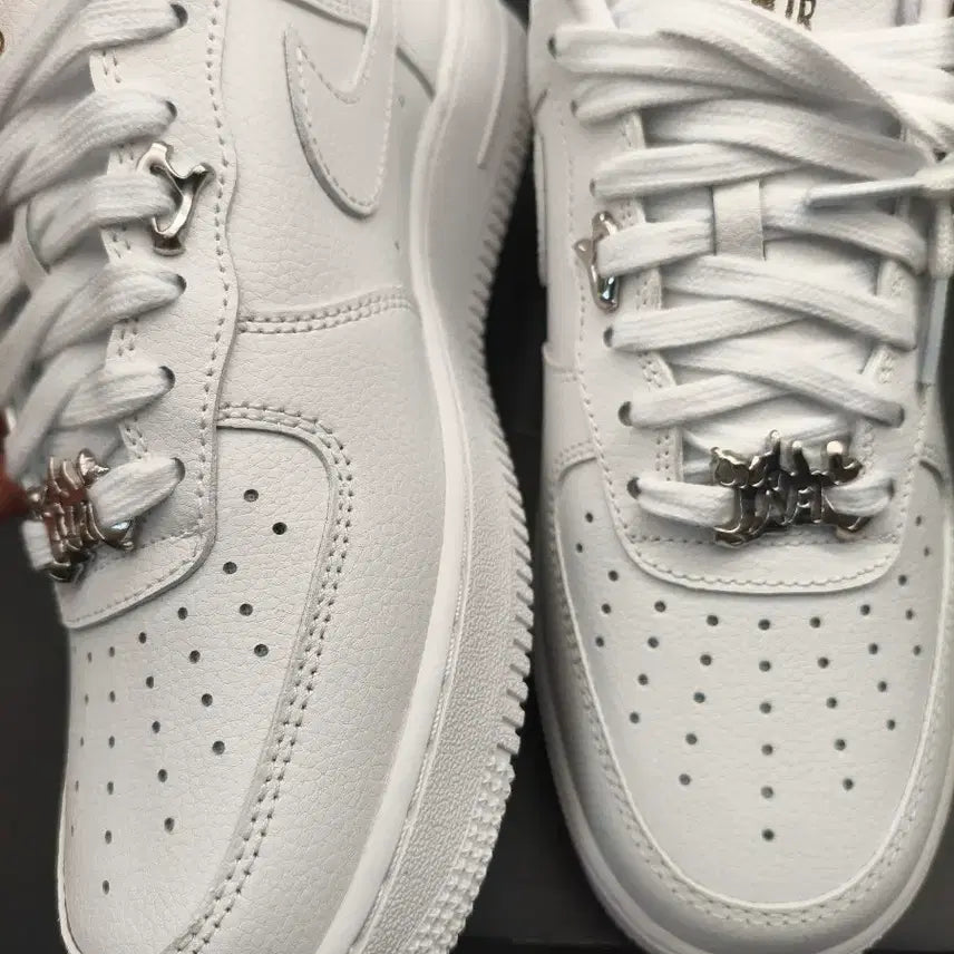 [BUNJANG] White Sneakers / 흰색 스니커즈