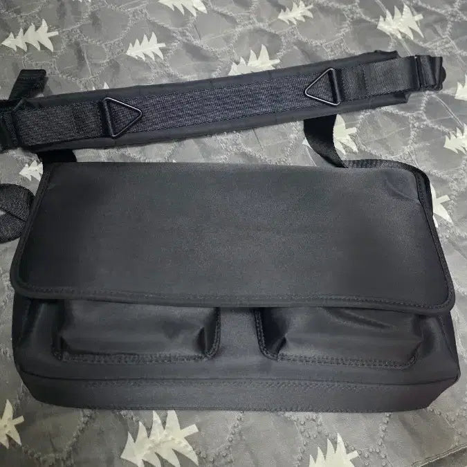 [SOLD OUT] hah 하아카이브 Z 플립 에디션 나일론 크로스백