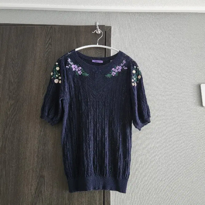 [SOLD OUT] 안나수이 플라워 자수 반팔 니트 95