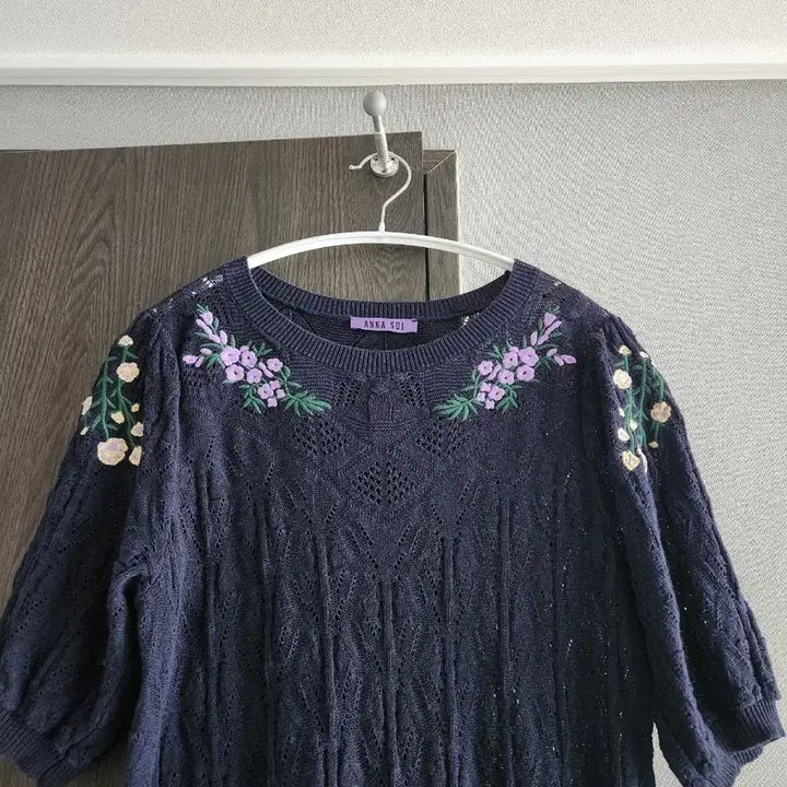 [SOLD OUT] 안나수이 플라워 자수 반팔 니트 95