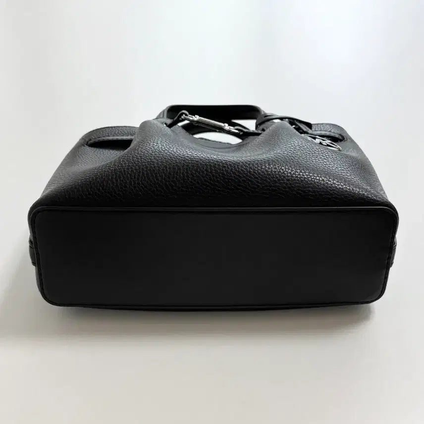 [SOLD OUT] 마이클 코어스 칼슨 스몰 레더 사첼 크로스백 블랙 은장