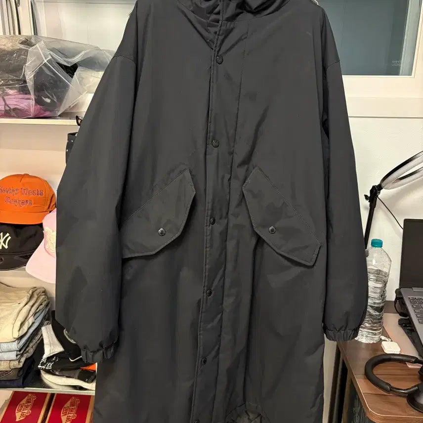 [BUNJANG] (L) 유니클로 엔지니어드가먼츠 퍼프테크 후드코트 블랙 / (L) 유니클로 엔지니어드가먼츠 퍼프테크 후드코트 블랙