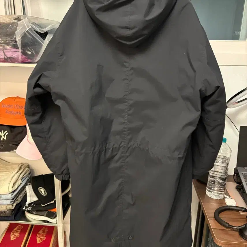 [BUNJANG] (L) 유니클로 엔지니어드가먼츠 퍼프테크 후드코트 블랙 / (L) 유니클로 엔지니어드가먼츠 퍼프테크 후드코트 블랙