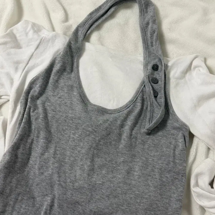 [BUNJANG] Liz River Button Halter Neck Sleeveless Off Shoulder Long Sleeve T-shirt / 에이블리 [리즈리버] 모아 버튼 홀터넥 나시 오프숄더 긴팔 티