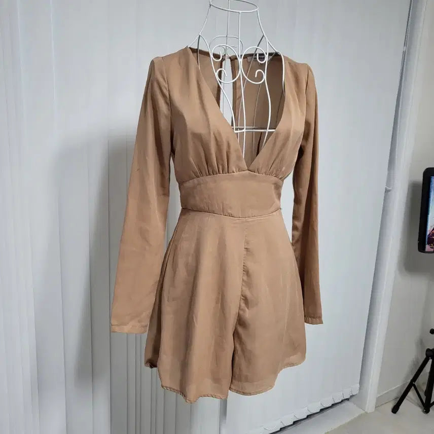 [BUNJANG] Glamorous Beige Jumpsuit (New) / 영국브랜드 Glamorous 베이지 점프수트 미사용 새상품