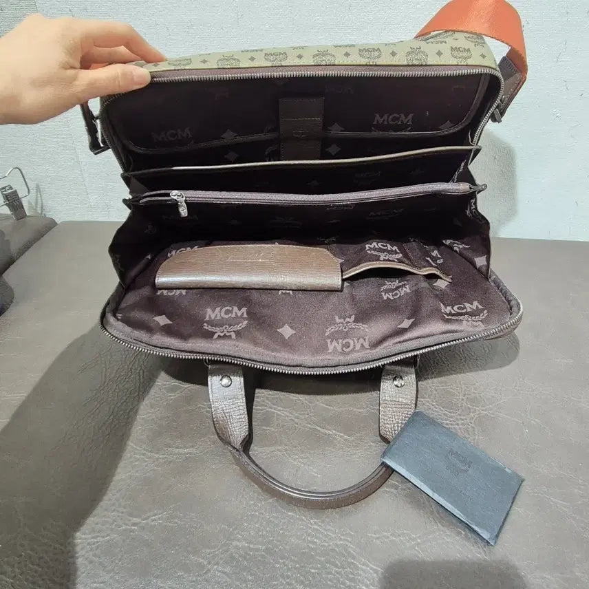 [SOLD OUT] MCM 로고 패턴 서류 가방