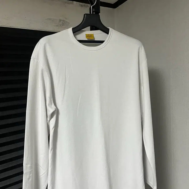 [SOLD OUT] 유핑 골드라벨 세미오버핏 롱슬리브 L