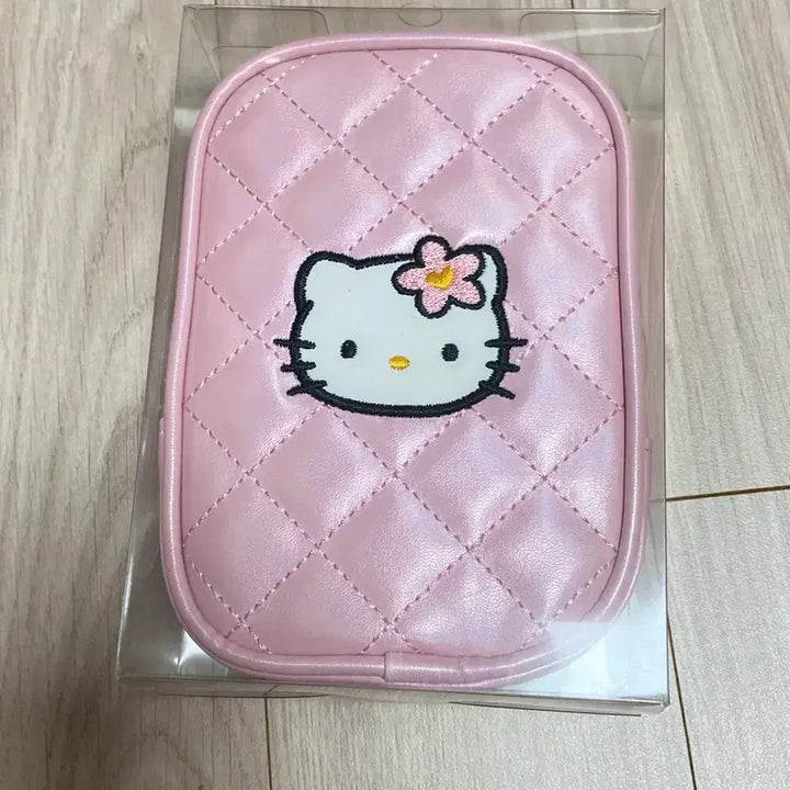 [BUNJANG] Hello Kitty Quilted Square Pouch / 헬로키티 퀄팅 사각파우치
