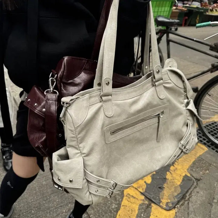 [BUNJANG] Dainit Stud Pocket Big Bag (Ash Beige) / 다이닛 스터드 포켓 빅백 애쉬 베이지 판매