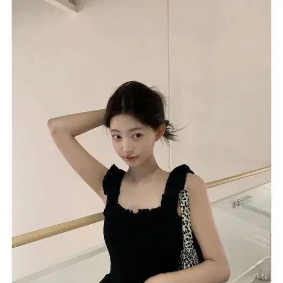 [SOLD OUT] 제니오 카밀 스모크 탑 블랙