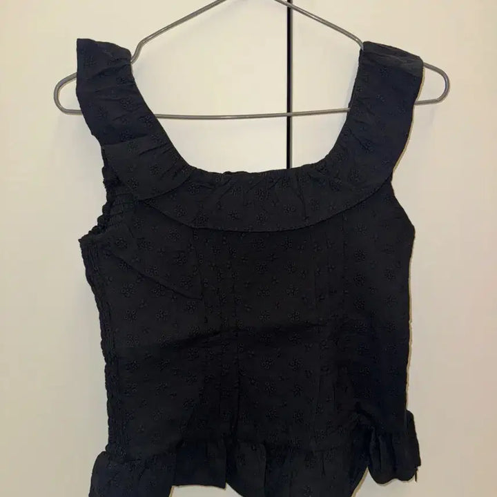 [SOLD OUT] 제니오 카밀 스모크 탑 블랙