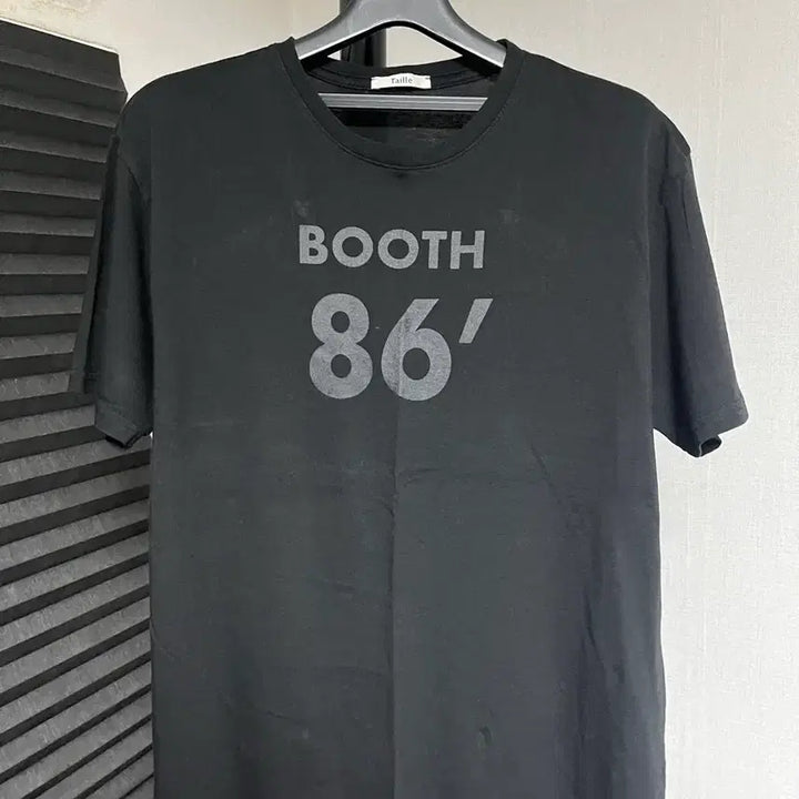 [SOLD OUT] 타일레 BOOTH 86 반팔 티셔츠 블랙 3